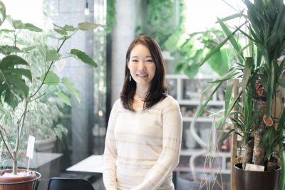 捨てられる花がもったいない！　花の再生紙をつくる発想はいかにして生まれたか　ローランズ ・福寿満希さん